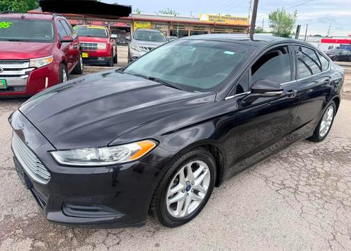 Black 2015 Ford Fusion SE
