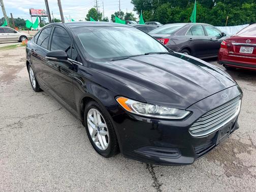 Black 2015 Ford Fusion SE