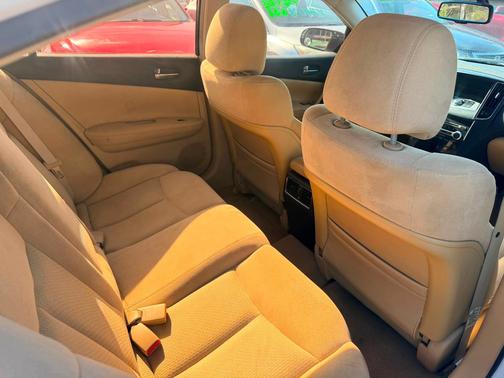 WHITE 2009 Nissan Maxima 3.5 S