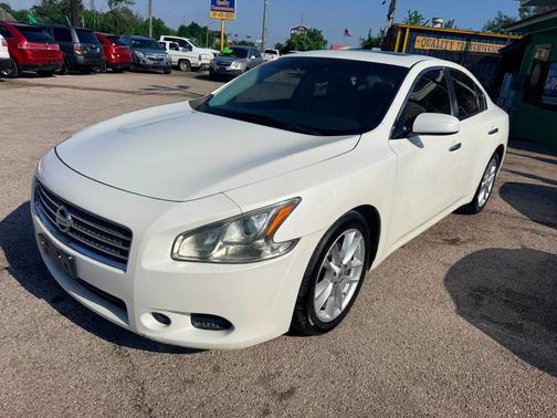 WHITE 2009 Nissan Maxima 3.5 S