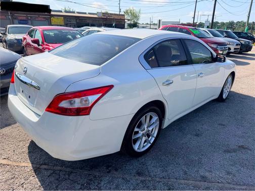 WHITE 2009 Nissan Maxima 3.5 S