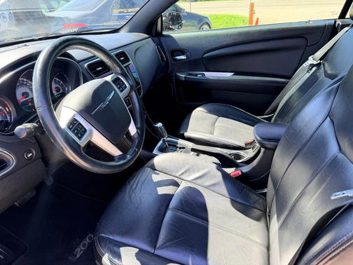 2011 Chrysler 200 Limited