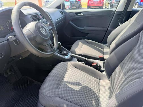 2011 Volkswagen Jetta Base