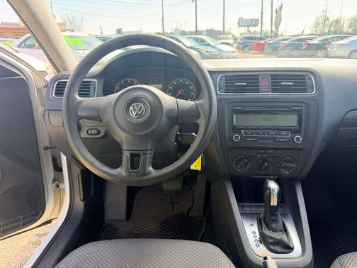 2011 Volkswagen Jetta Base