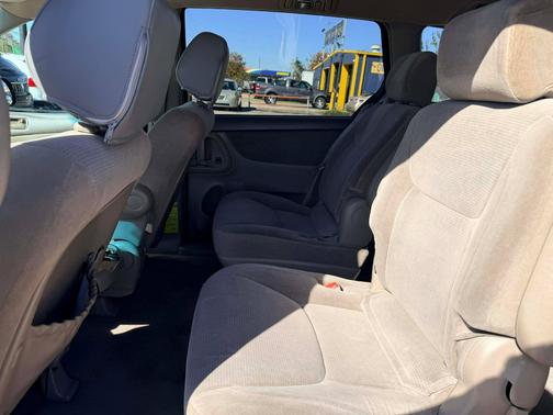 2004 Toyota Sienna CE