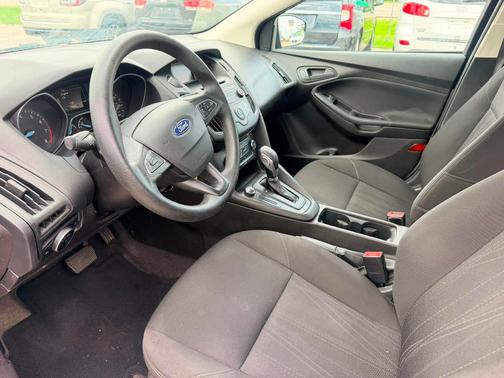 SILVER 2016 Ford Focus S