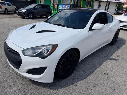 White 2013 Hyundai Genesis Coupe 2.0T