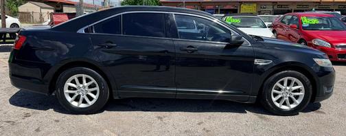 black 2013 Ford Taurus SE