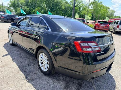 black 2013 Ford Taurus SE