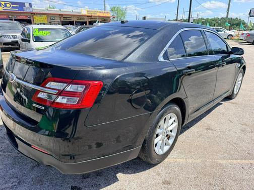 black 2013 Ford Taurus SE