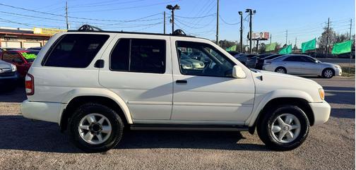 2001 Nissan Pathfinder LE