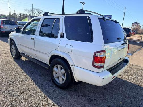 2001 Nissan Pathfinder LE