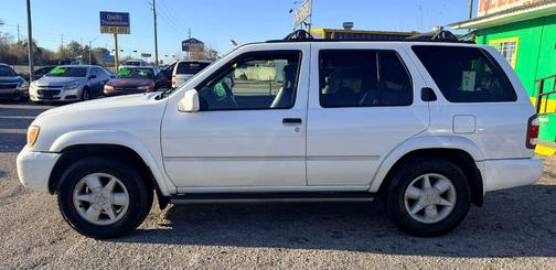 2001 Nissan Pathfinder LE