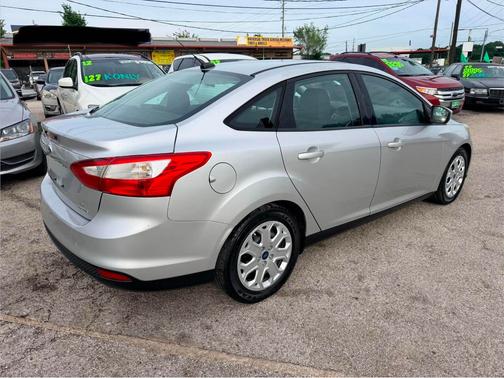 SILVER 2012 Ford Focus SE