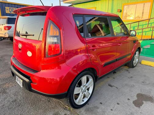 2011 Kia Soul +
