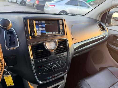 2013 Chrysler Town & Country Touring