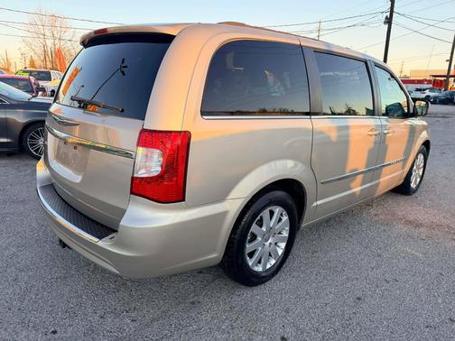 2013 Chrysler Town & Country Touring