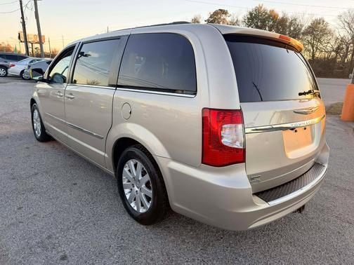 2013 Chrysler Town & Country Touring
