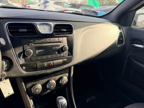 2014 Chrysler 200 LX