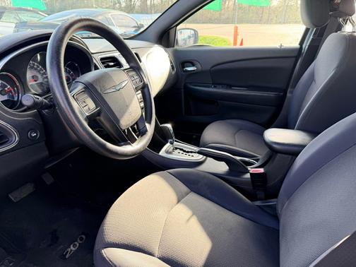 2014 Chrysler 200 LX