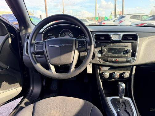 2014 Chrysler 200 LX