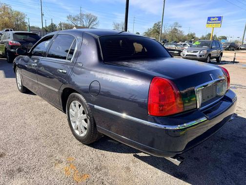 2011 Lincoln Town Car Signature Limited