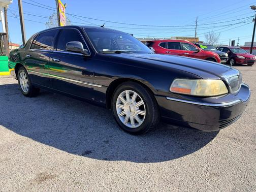 2011 Lincoln Town Car Signature Limited