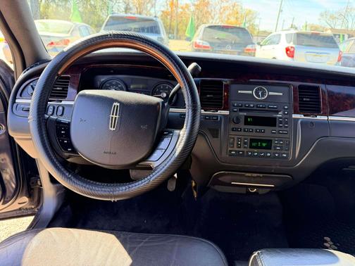 2011 Lincoln Town Car Signature Limited