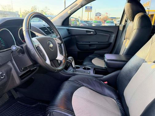 2011 Chevrolet Traverse LT