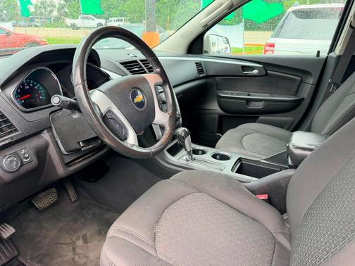 TAN 2010 Chevrolet Traverse LT