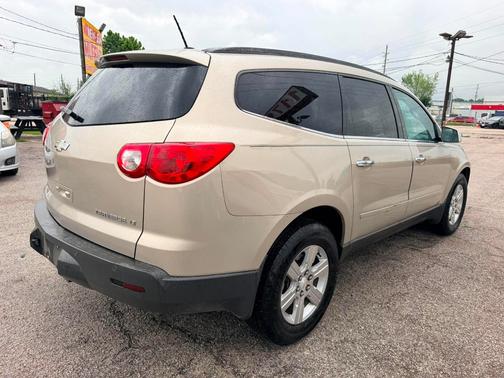 TAN 2010 Chevrolet Traverse LT