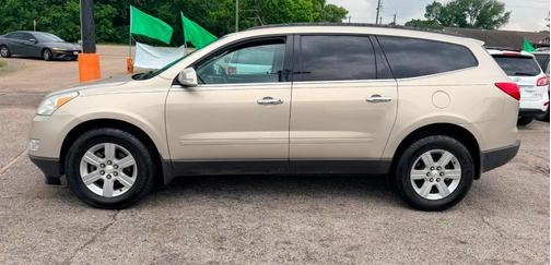 TAN 2010 Chevrolet Traverse LT