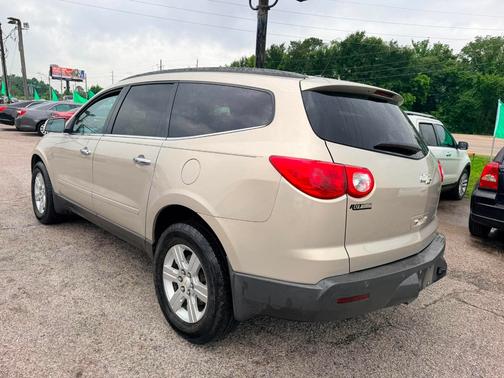 TAN 2010 Chevrolet Traverse LT