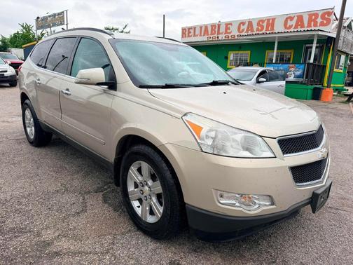 TAN 2010 Chevrolet Traverse LT