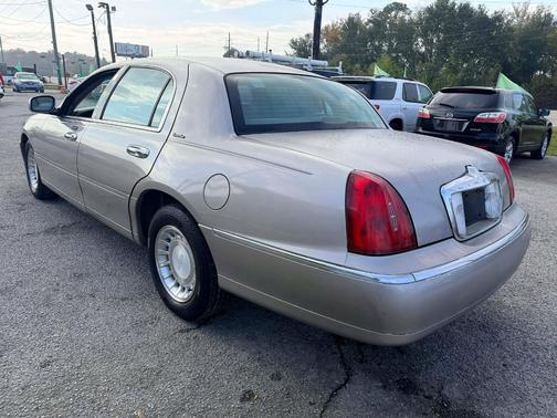 2001 Lincoln Town Car Executive