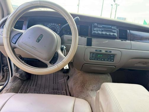 2001 Lincoln Town Car Executive