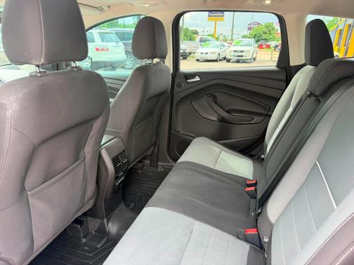 RED 2014 Ford Escape SE