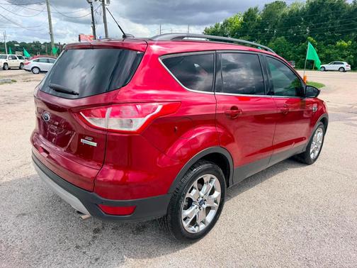 RED 2014 Ford Escape SE