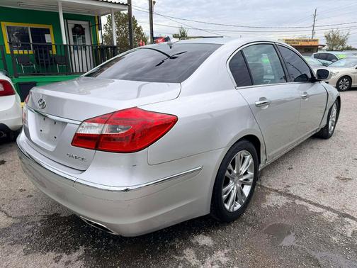 2013 Hyundai Genesis 