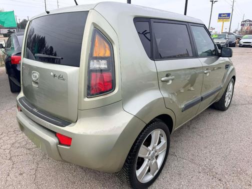2011 Kia Soul +
