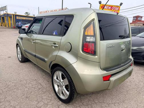 2011 Kia Soul +