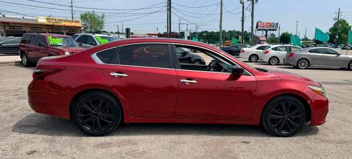 RED 2017 Nissan Altima 2.5