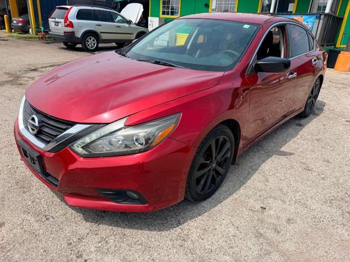 RED 2017 Nissan Altima 2.5