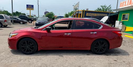 RED 2017 Nissan Altima 2.5