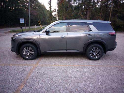 2025 Nissan Pathfinder S FWD