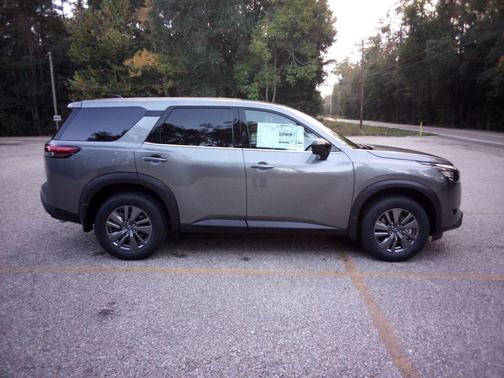 2025 Nissan Pathfinder S FWD