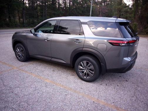 2025 Nissan Pathfinder S FWD