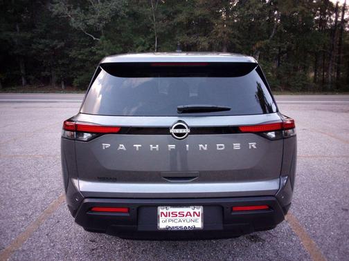 2025 Nissan Pathfinder S FWD