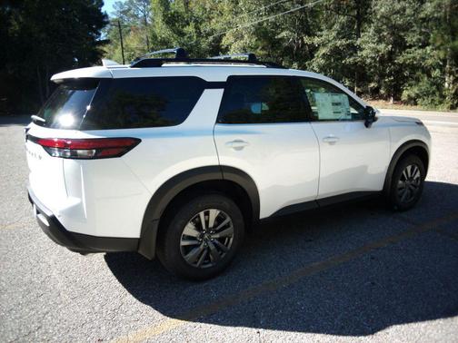 2025 Nissan Pathfinder SV FWD