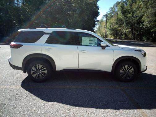 2025 Nissan Pathfinder SV FWD